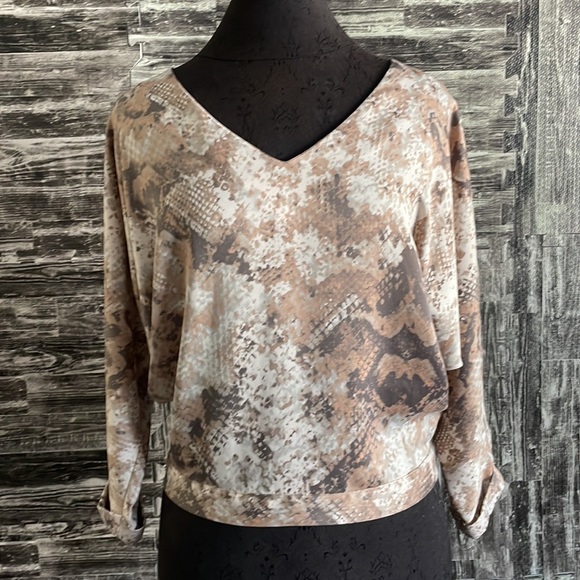 Black Swan mauve snake print dolman sleeve top with back tie XS EUC - Picture 6 of 11